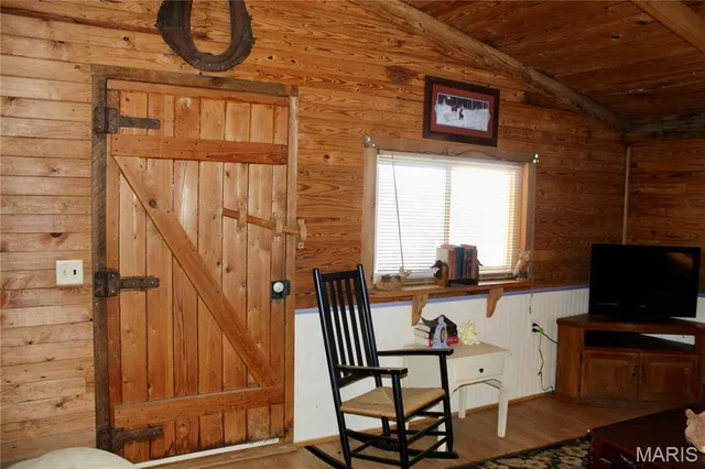 $300,000 | 18868 Chickadee Drive, Marble Hill, MO 63764