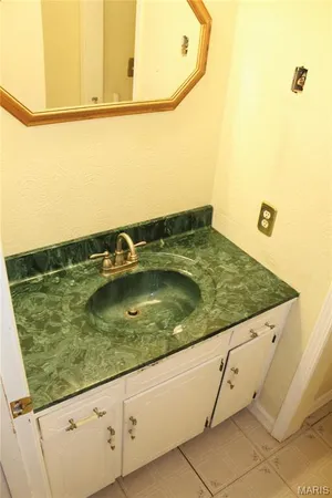 $284,900 | 18868 Chickadee Drive, Marble Hill, MO 63764