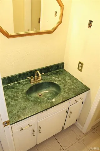 $300,000 | 18868 Chickadee Drive, Marble Hill, MO 63764