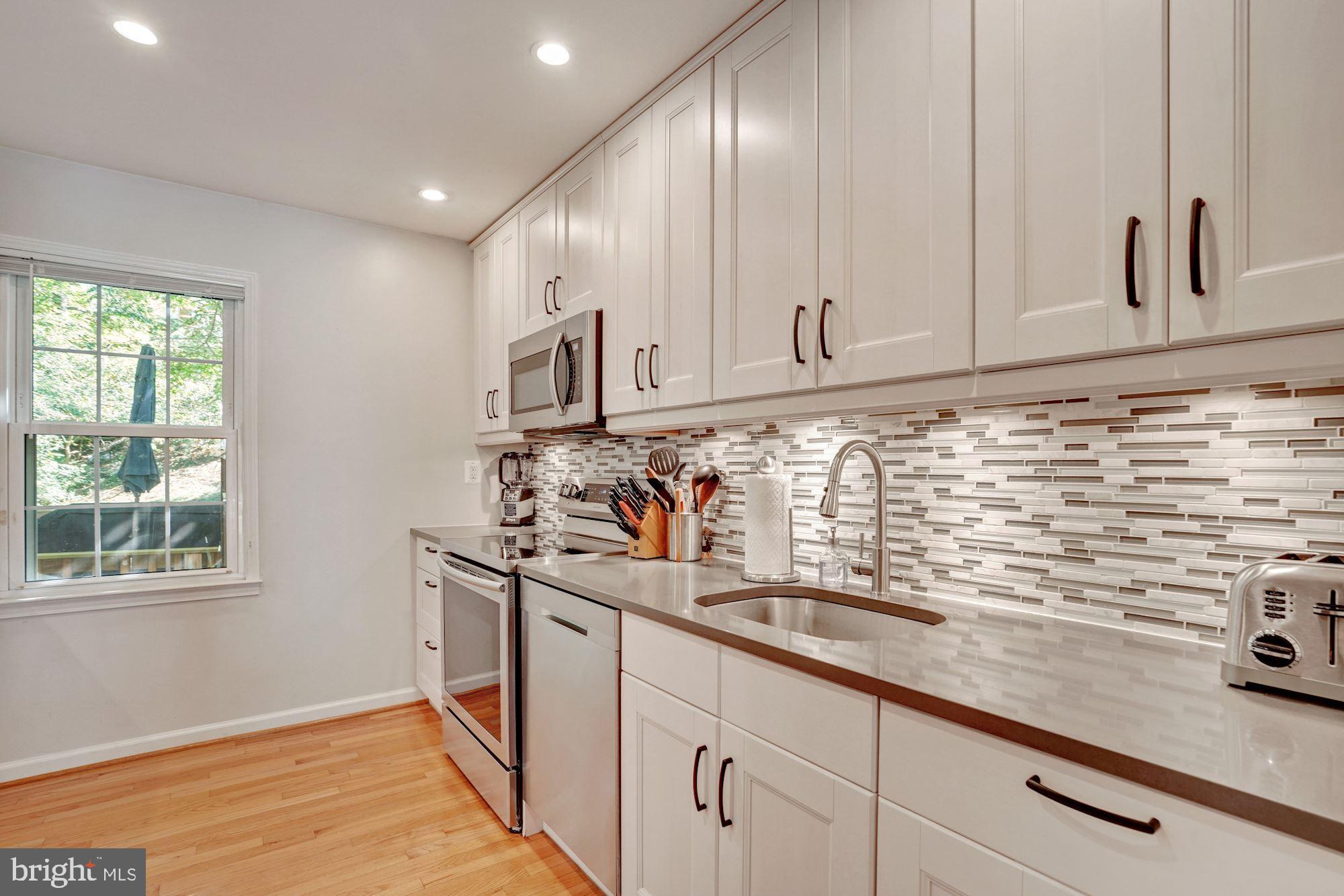 8327 Moline Place Springfield, VA 22153 - Photo 3 of 33 Gallery Image 3