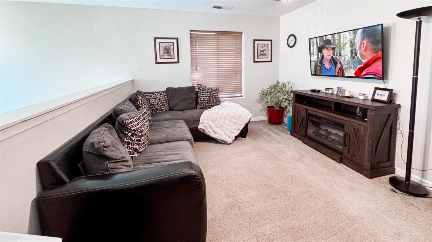 2457 Carson Avenue Clovis, CA 93611 - Photo 15 of 33 a living room with furniture and a flat screen tv
