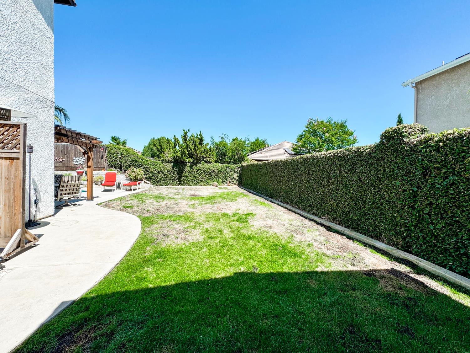 2457 Carson Avenue Clovis, CA 93611 - Photo 30 of 33 a swimming pool with outdoor view
