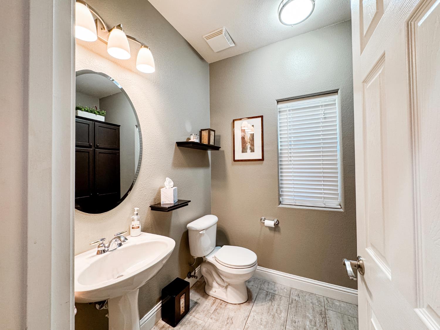 2457 Carson Avenue Clovis, CA 93611 - Photo 8 of 33 a bathroom with a toilet sink and mirror