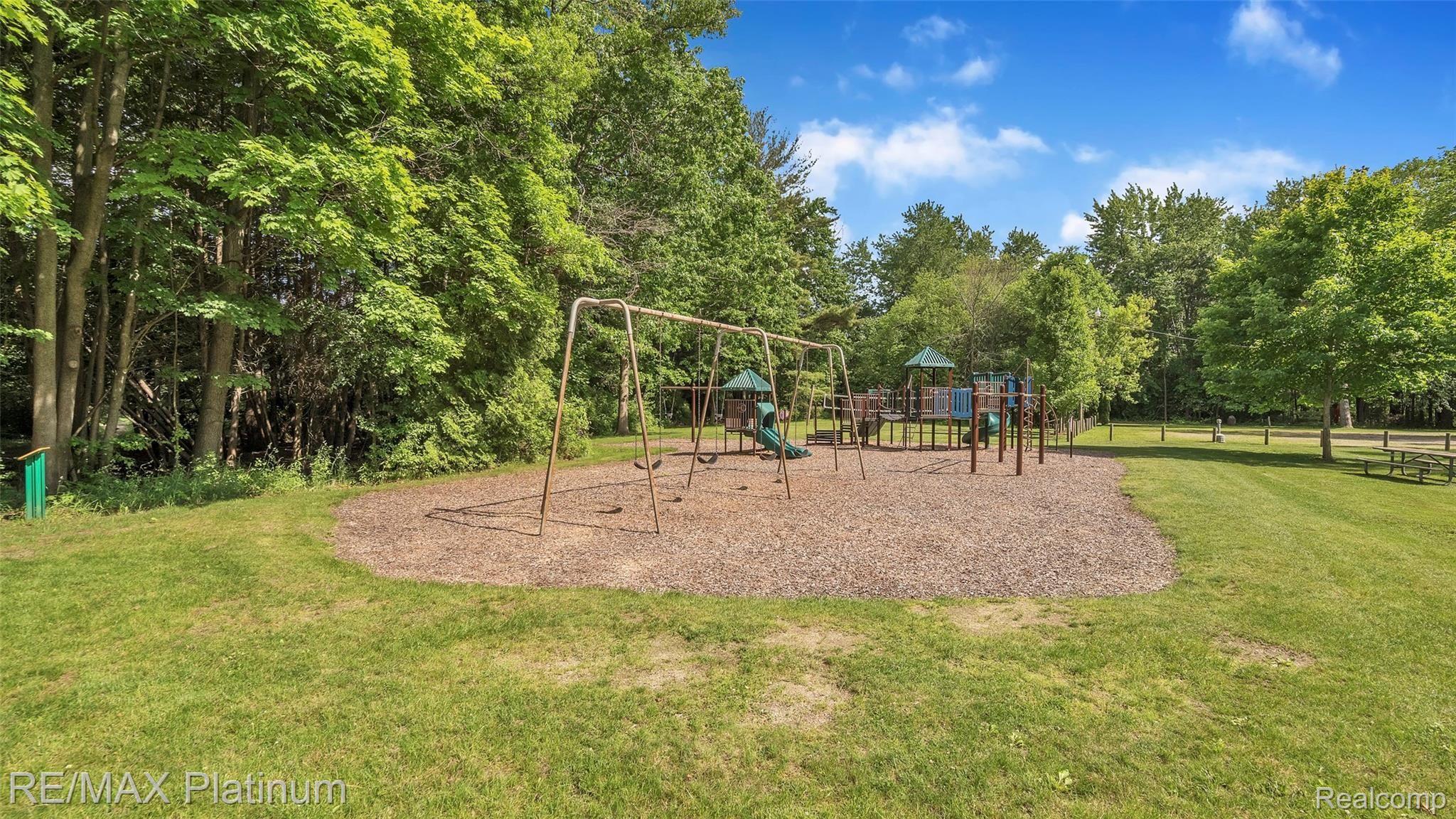 2798 North Tipsico Lake Road Hartland, MI 48353 - Photo 50 of 52 Tipsico-Lake-Road-Hartlan-Township-Michigan-windowstill-43.jpg