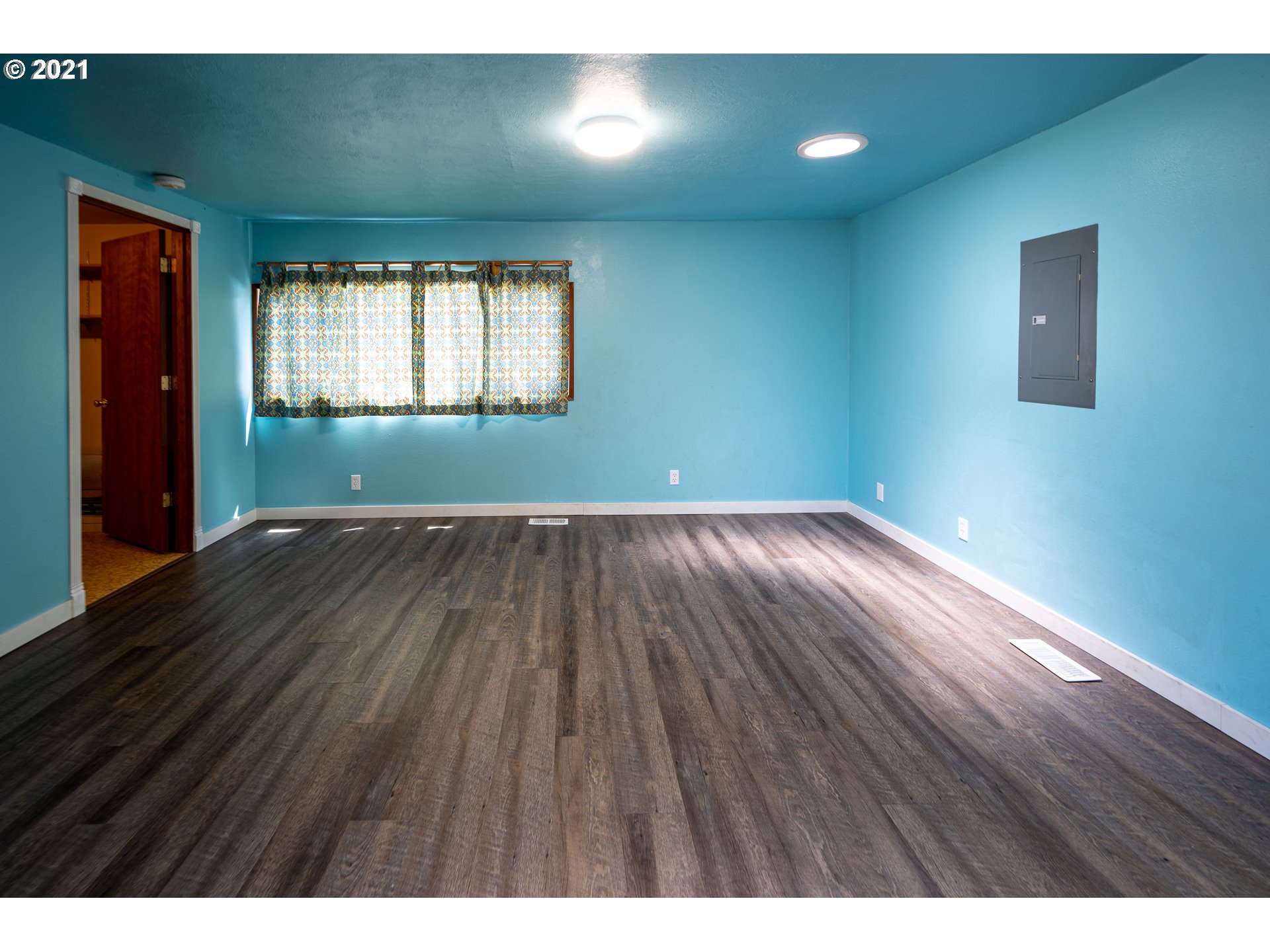 1243 Olympic Street Springfield, OR 97477 - Photo 5 of 17