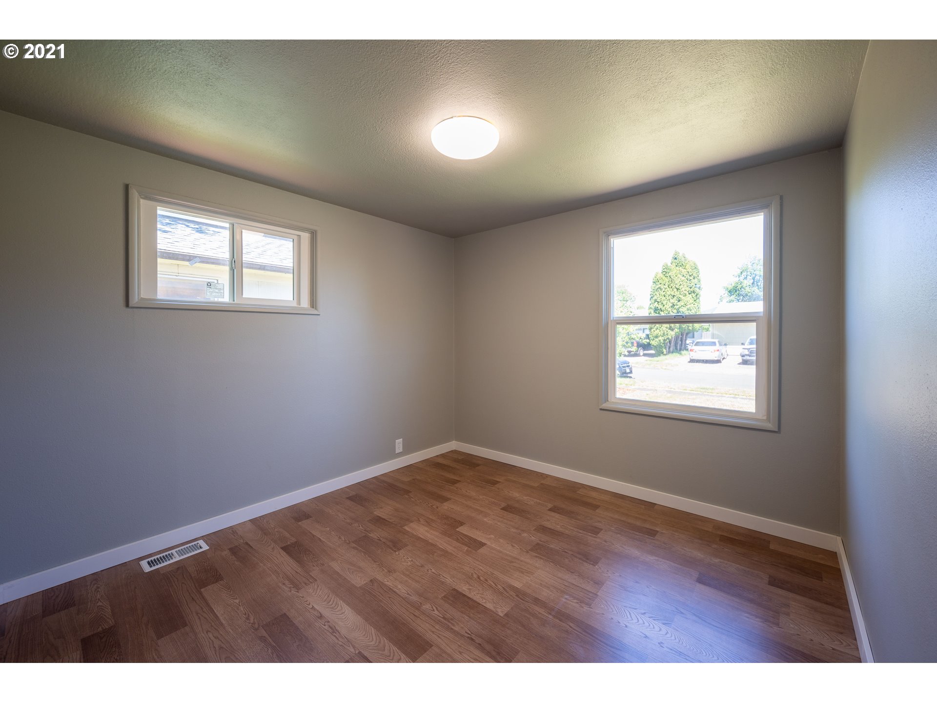 1243 Olympic Street Springfield, OR 97477 - Photo 10 of 17