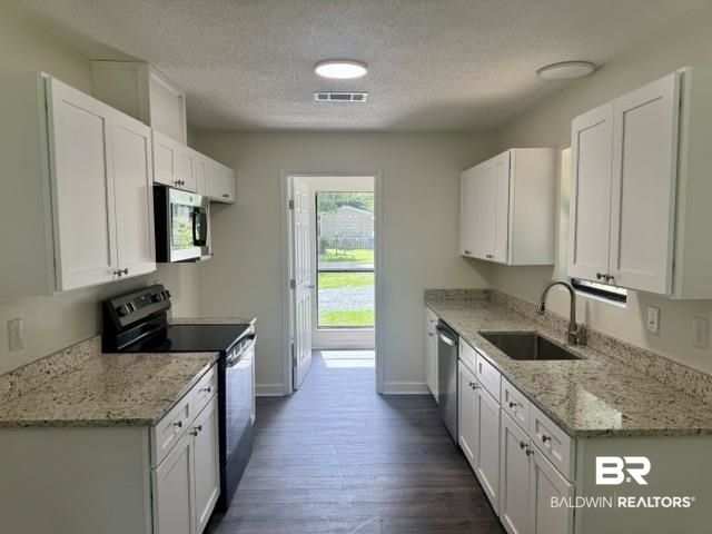 9481 Pinewood Avenue Elberta, AL 36530 - Photo 9 of 24 Kitchen