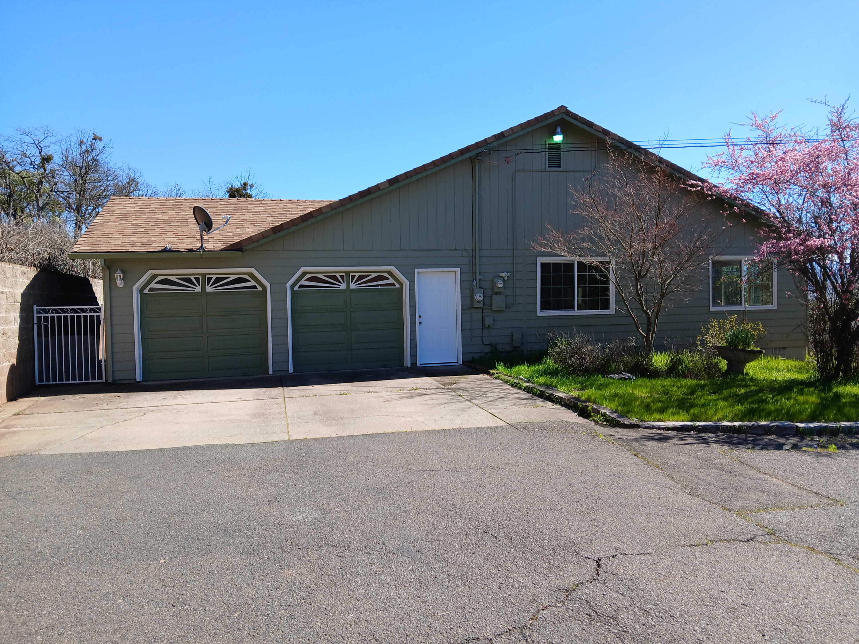 1360 West Linn Road Eagle Point, OR 97524 - Photo 5 of 42