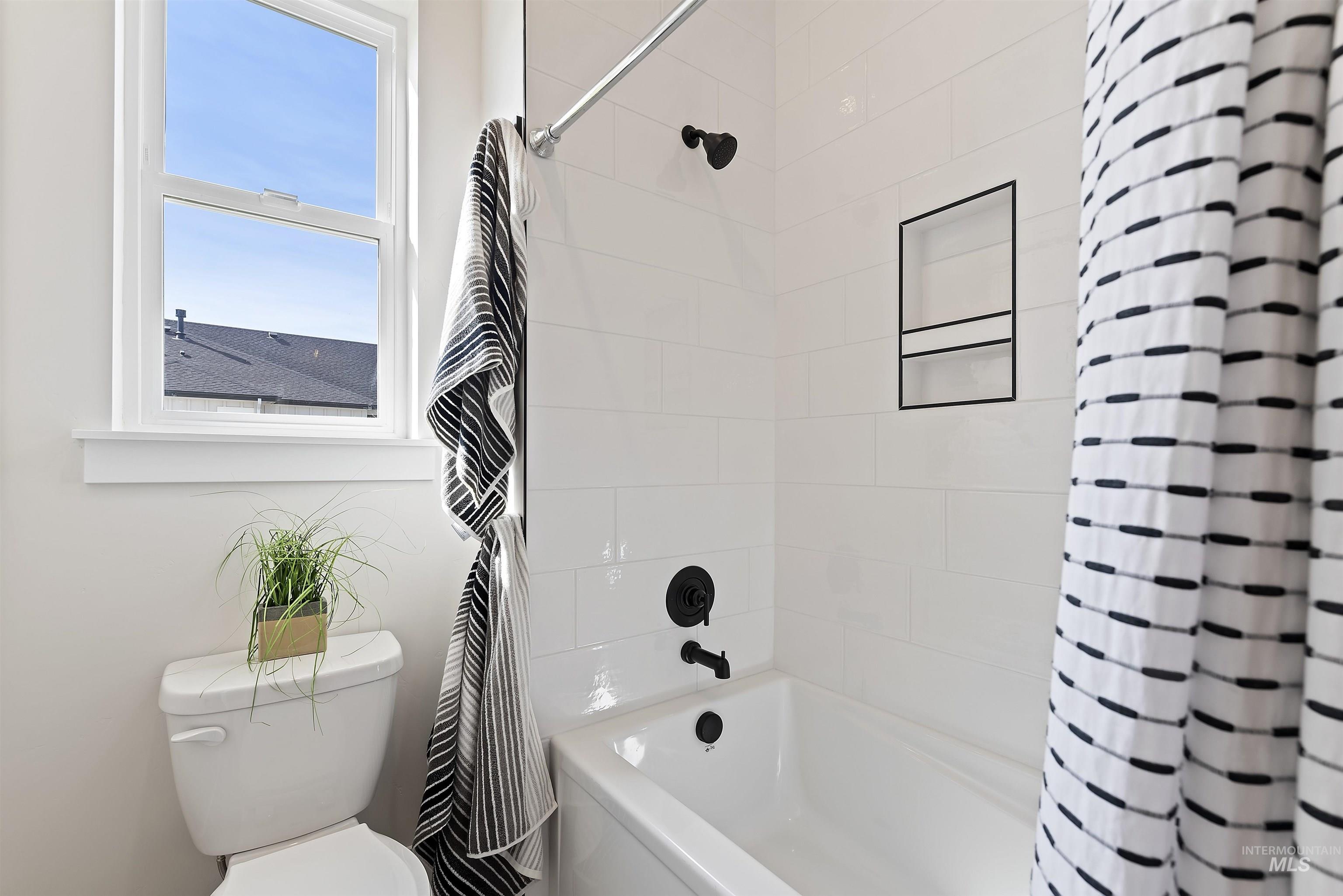 24864 Ardmore Court Caldwell, ID 83607 - Photo 36 of 48 Bathroom with shower / bath combination with curtain and toilet