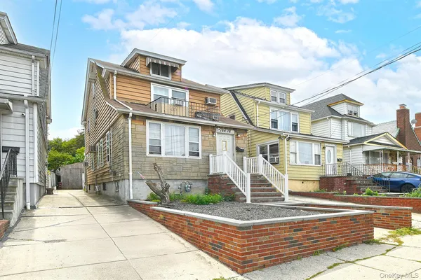 $865,000 | 164-16 Goethals Avenue | Hillcrest