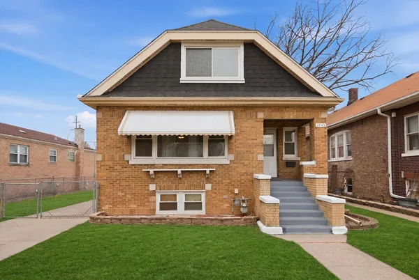$339,000 | 2728 Grove Avenue, Berwyn, IL 60402