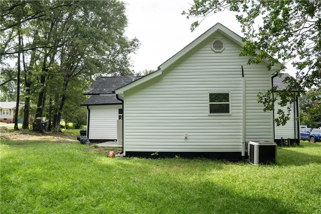 $219,900 | 41 Gosnell Avenue, Inman, SC 29349