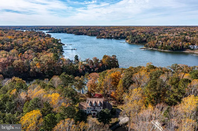 a view of entryway with stairs