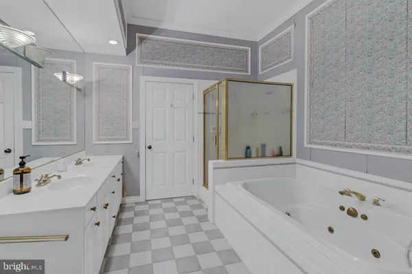 a view of entryway with lake view