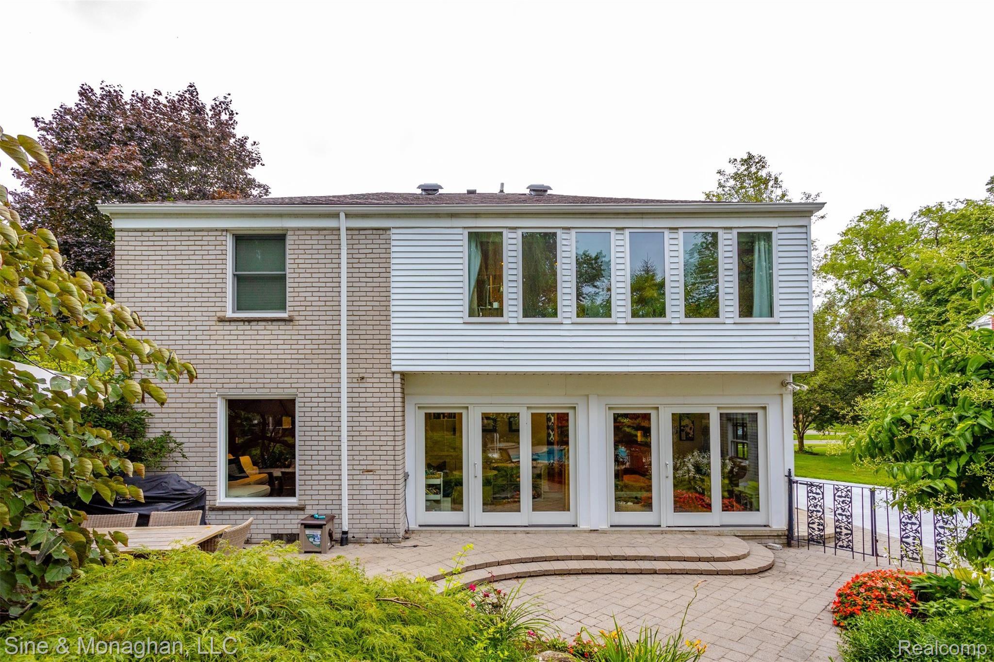653 Middlesex Road Grosse Pointe, MI 48230 - Photo 12 of 54 653 Middlesex S020.jpg