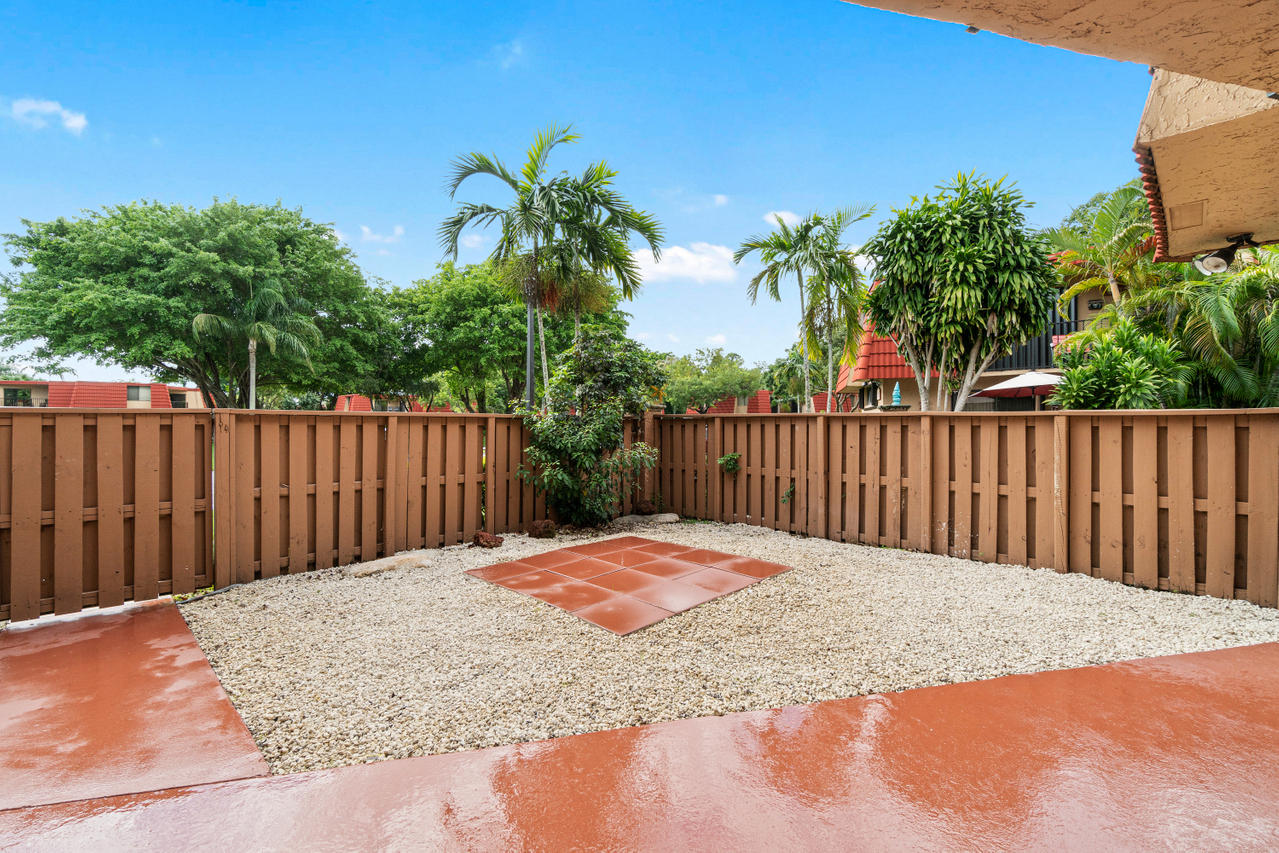 8237 Severn Drive, Unit D Boca Raton, FL 33433 - Photo 4 of 28 027-8237SevernDrive-BocaRaton-FL-33433-S