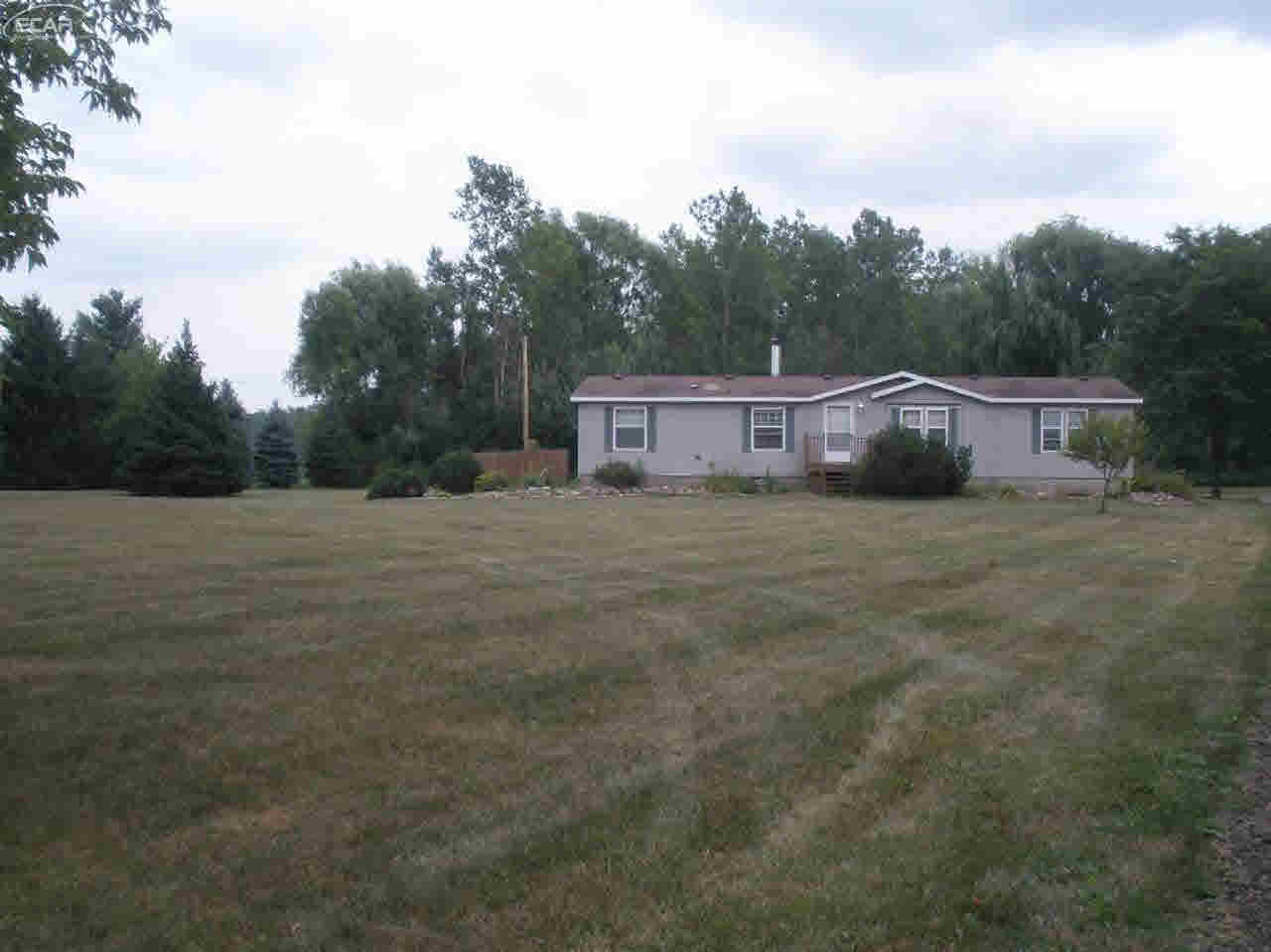 5130 East Coldwater Road Flint, MI 48506 - Photo 3 of 30 21203556-2.JPG