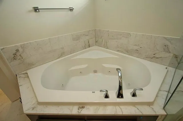 $3,200 | 1810 Oakdale Street, Houston, TX 77004