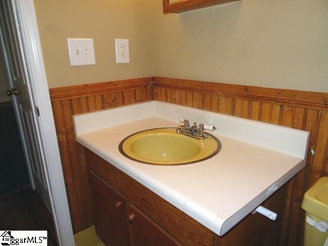 365 Berry Road Pelzer, SC 29669 - Photo 9 of 17