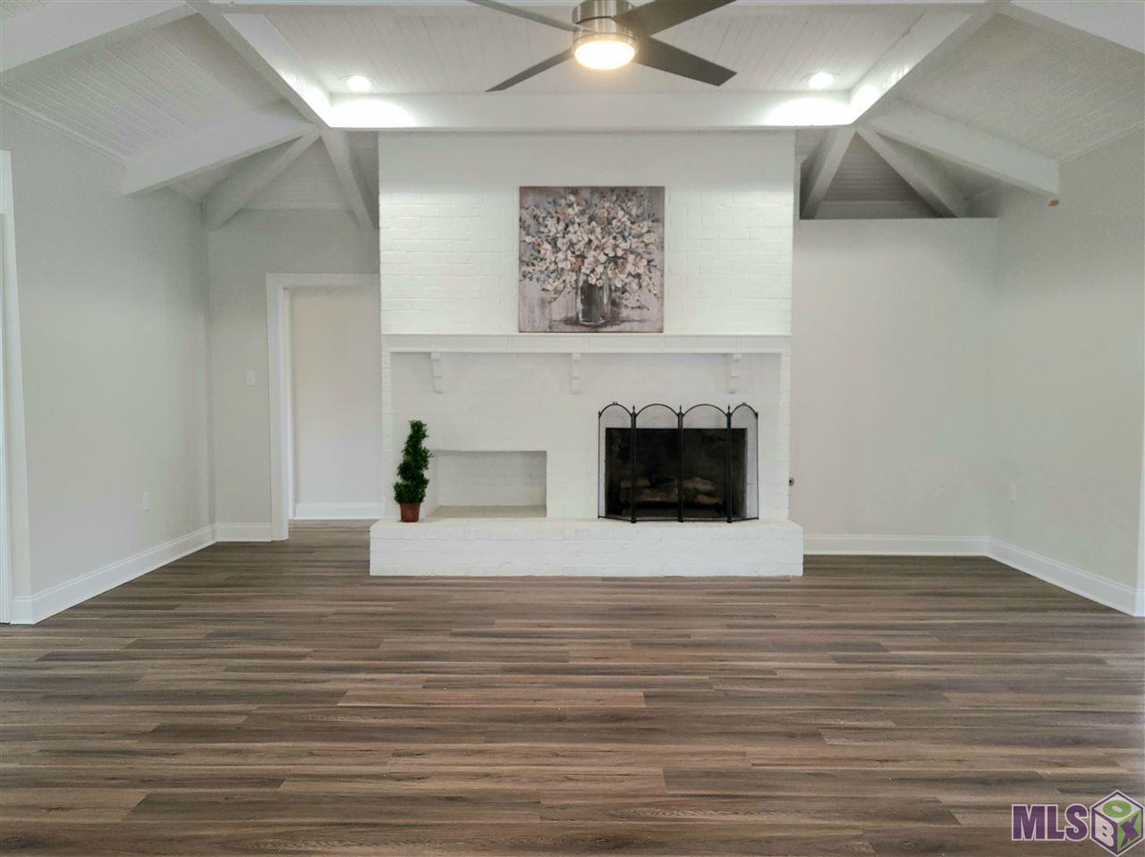 1020 Crossbow Drive Baton Rouge, LA 70816 - Photo 6 of 17 living room