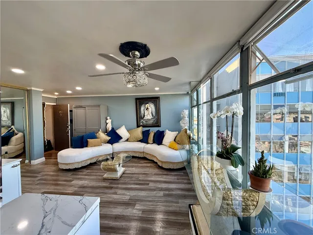 $444,888 | 100 Atlantic Avenue, Unit 1012, Long Beach, CA 90802