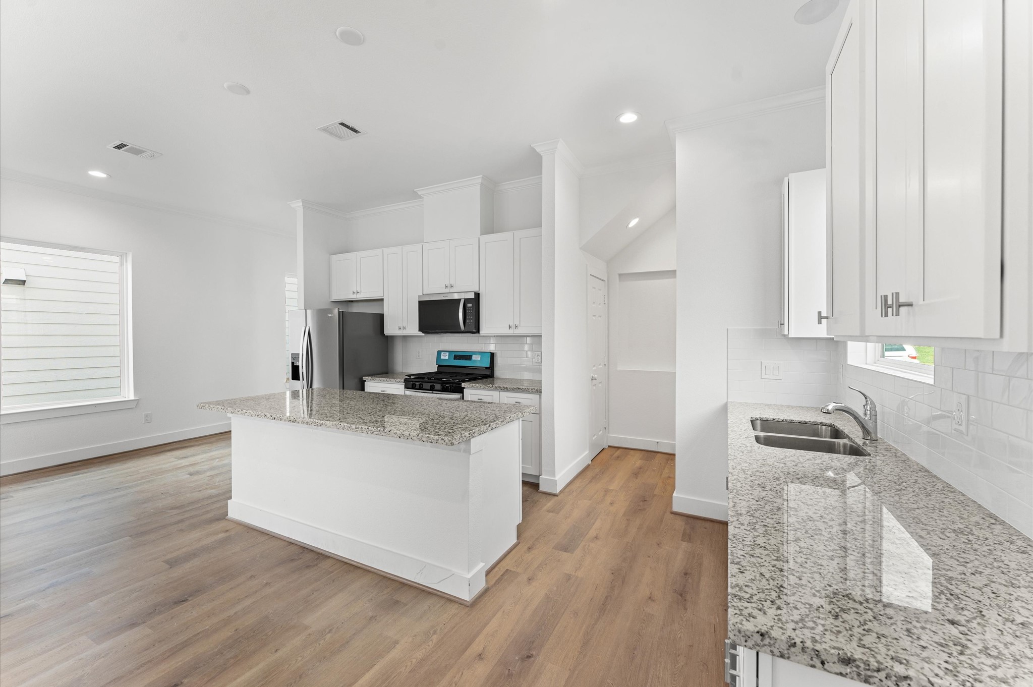 6402 Pregonero Lane Houston, TX 77048 - Photo 2 of 23 Photos are from another home completed with the same floor plan
