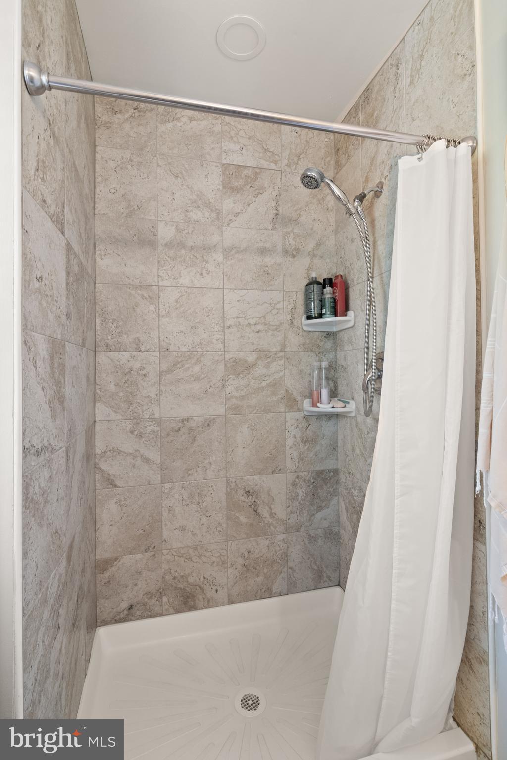 8573 Tyrolean Way Springfield, VA 22153 - Photo 17 of 32 a bathroom with a shower and a tub