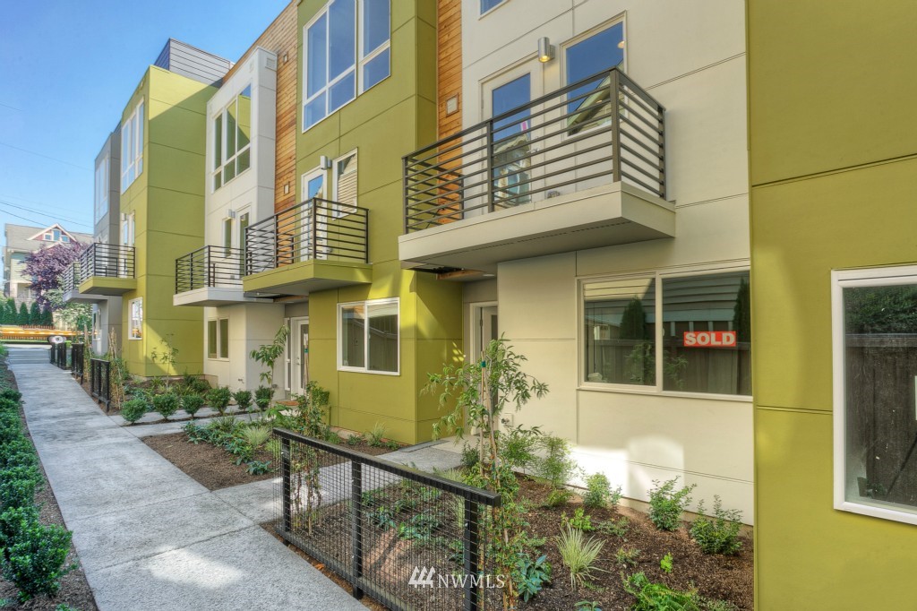 111 17th Avenue, Unit D Seattle, WA 98122 - Photo 1 of 16