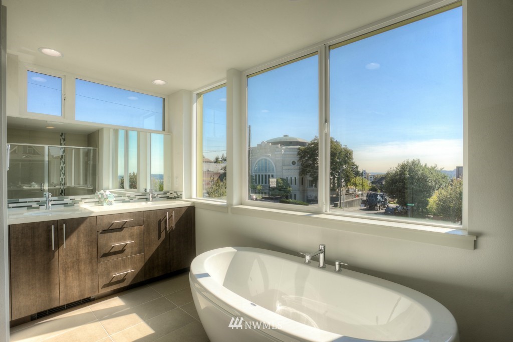 111 17th Avenue, Unit D Seattle, WA 98122 - Photo 10 of 16
