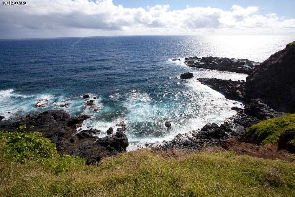 990 North Honokala Road Haiku, HI 96708 - Photo 5 of 21 a view of a street with a building