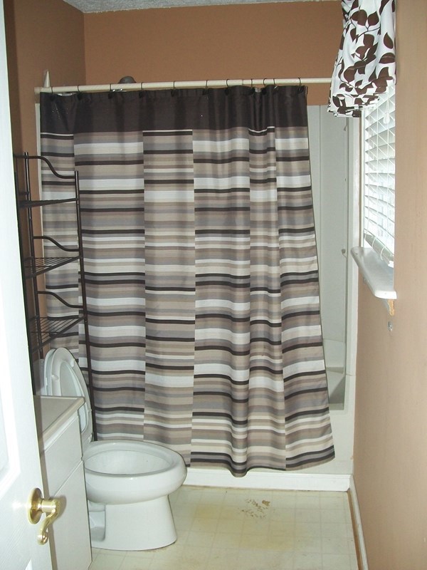 168 Liberty Ridge Drive Gray, GA 31032 - Photo 12 of 22 a bathroom with a toilet and a shower