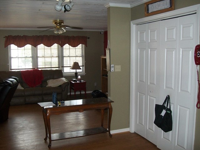 168 Liberty Ridge Drive Gray, GA 31032 - Photo 3 of 22 a living room with furniture