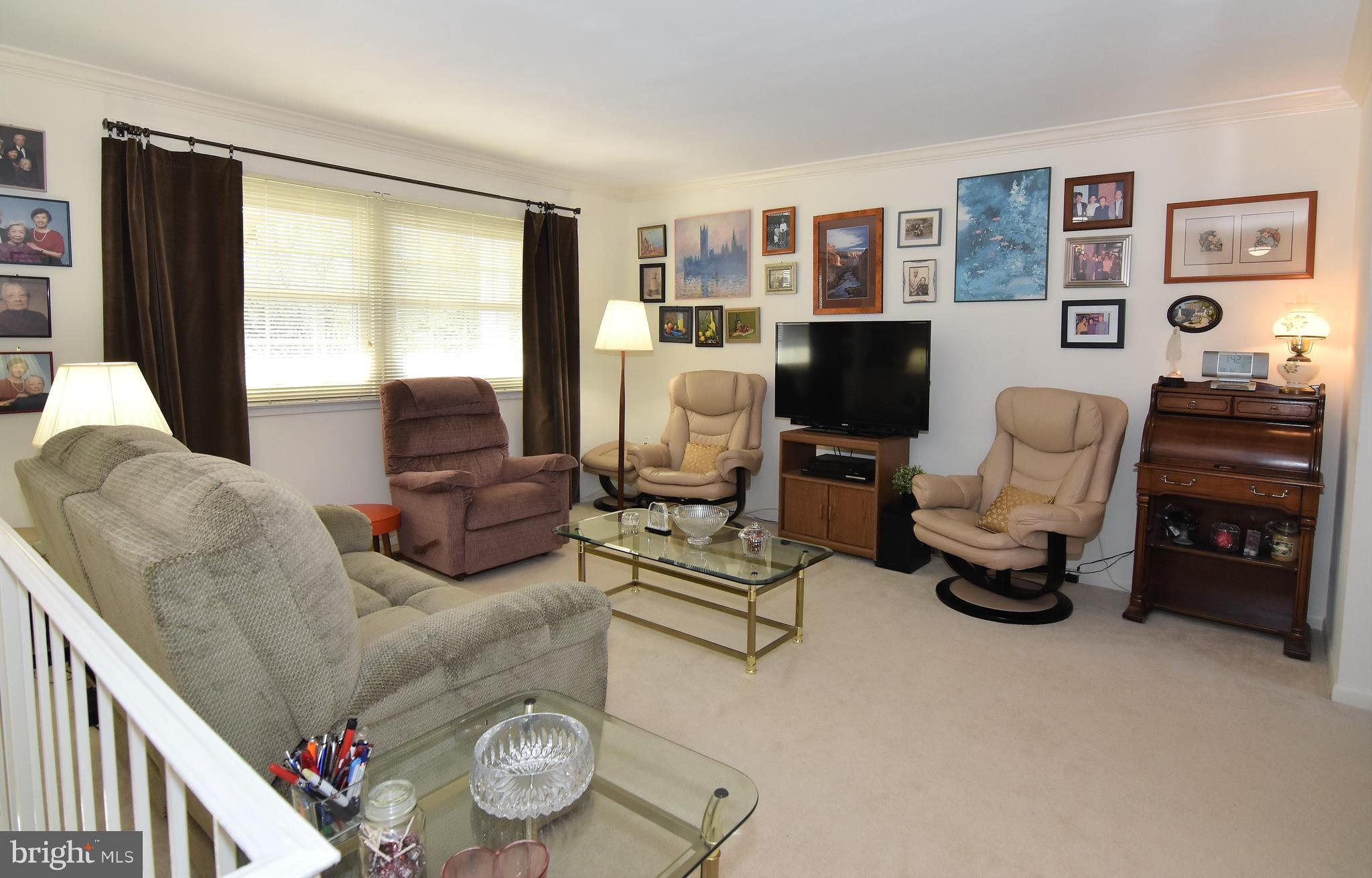 13485 Keytone Road Woodbridge, VA 22193 - Photo 11 of 30 Living Room