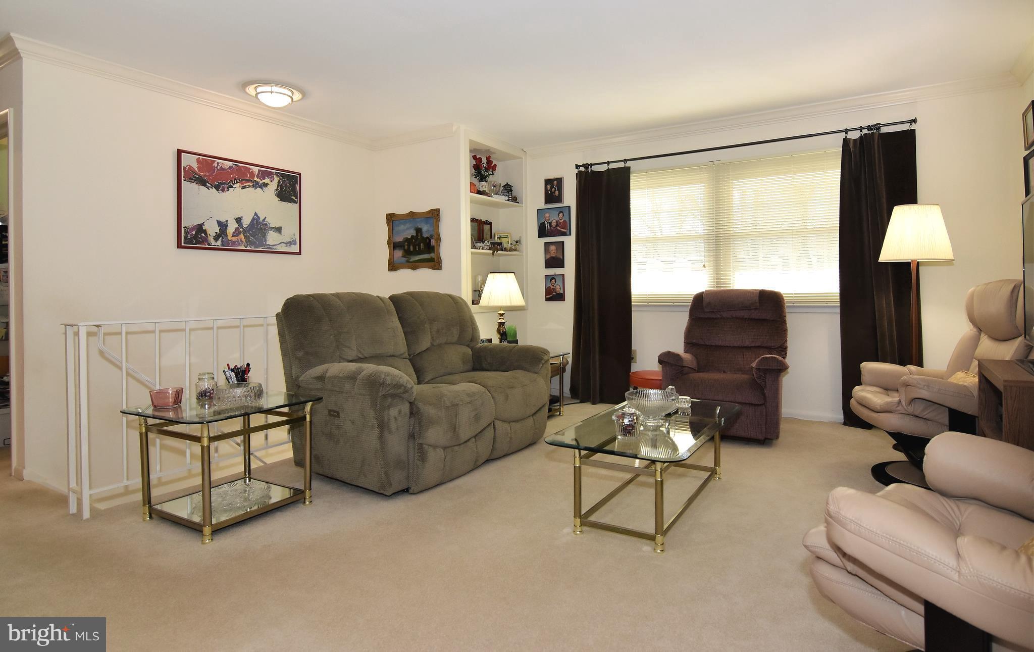 13485 Keytone Road Woodbridge, VA 22193 - Photo 12 of 30 Living Room