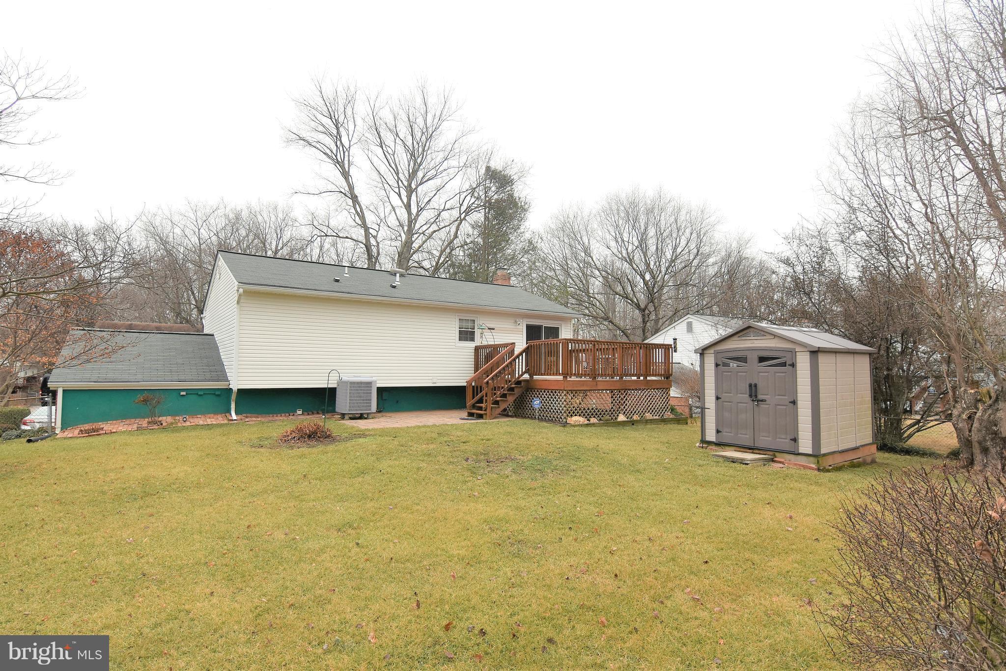 13485 Keytone Road Woodbridge, VA 22193 - Photo 20 of 30 Vinyl siding Exterior level yard