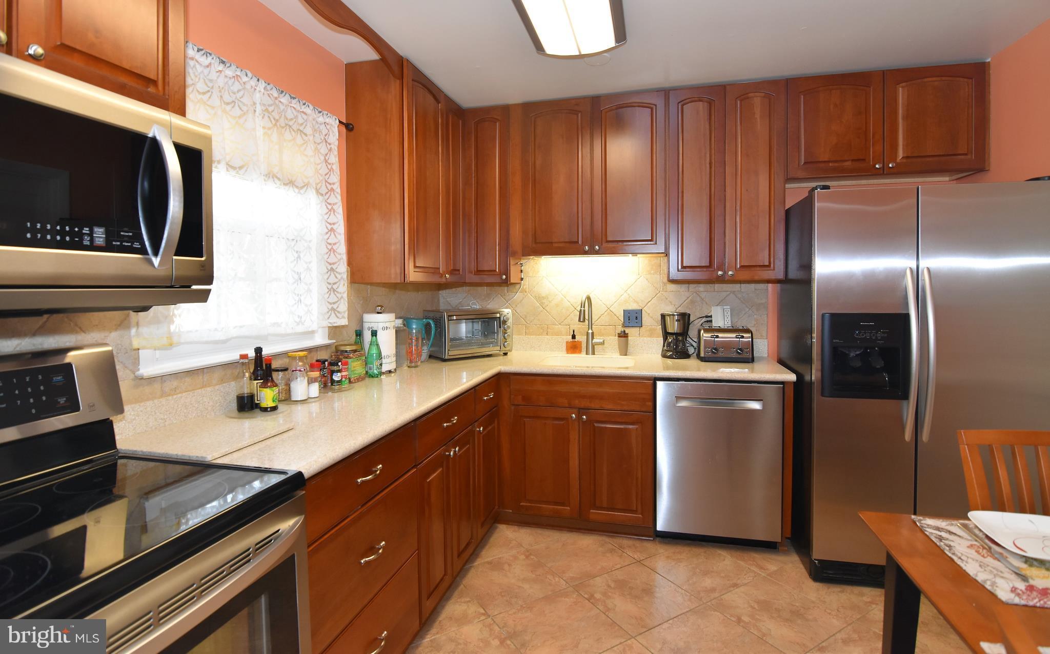 13485 Keytone Road Woodbridge, VA 22193 - Photo 3 of 30 Upgraded Kitchen