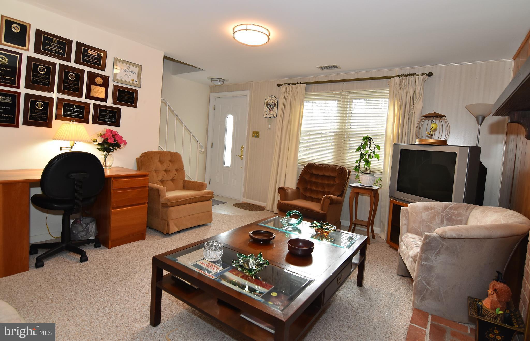 13485 Keytone Road Woodbridge, VA 22193 - Photo 5 of 30 Family Room