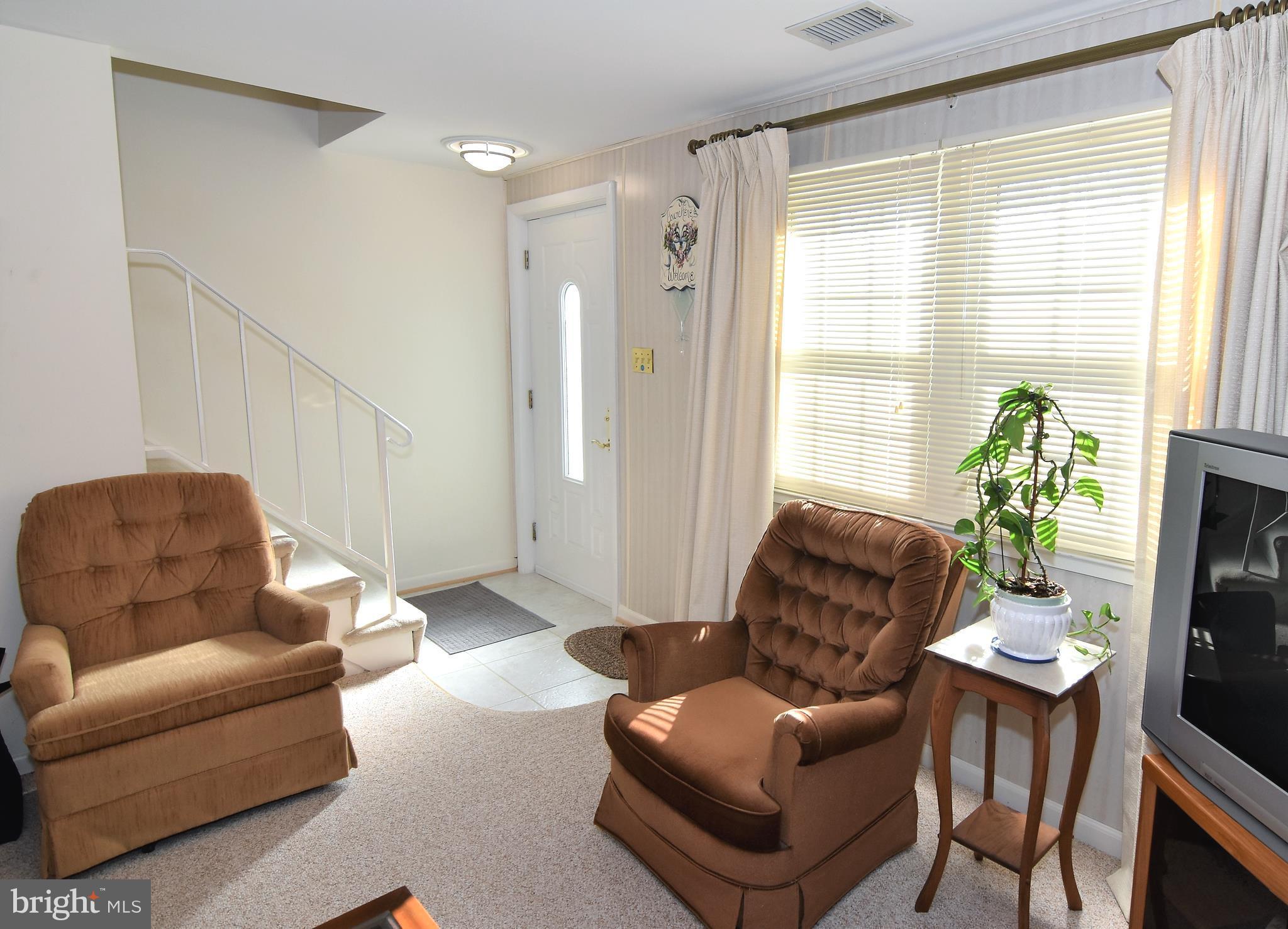 13485 Keytone Road Woodbridge, VA 22193 - Photo 10 of 30 Entrance foyer main level