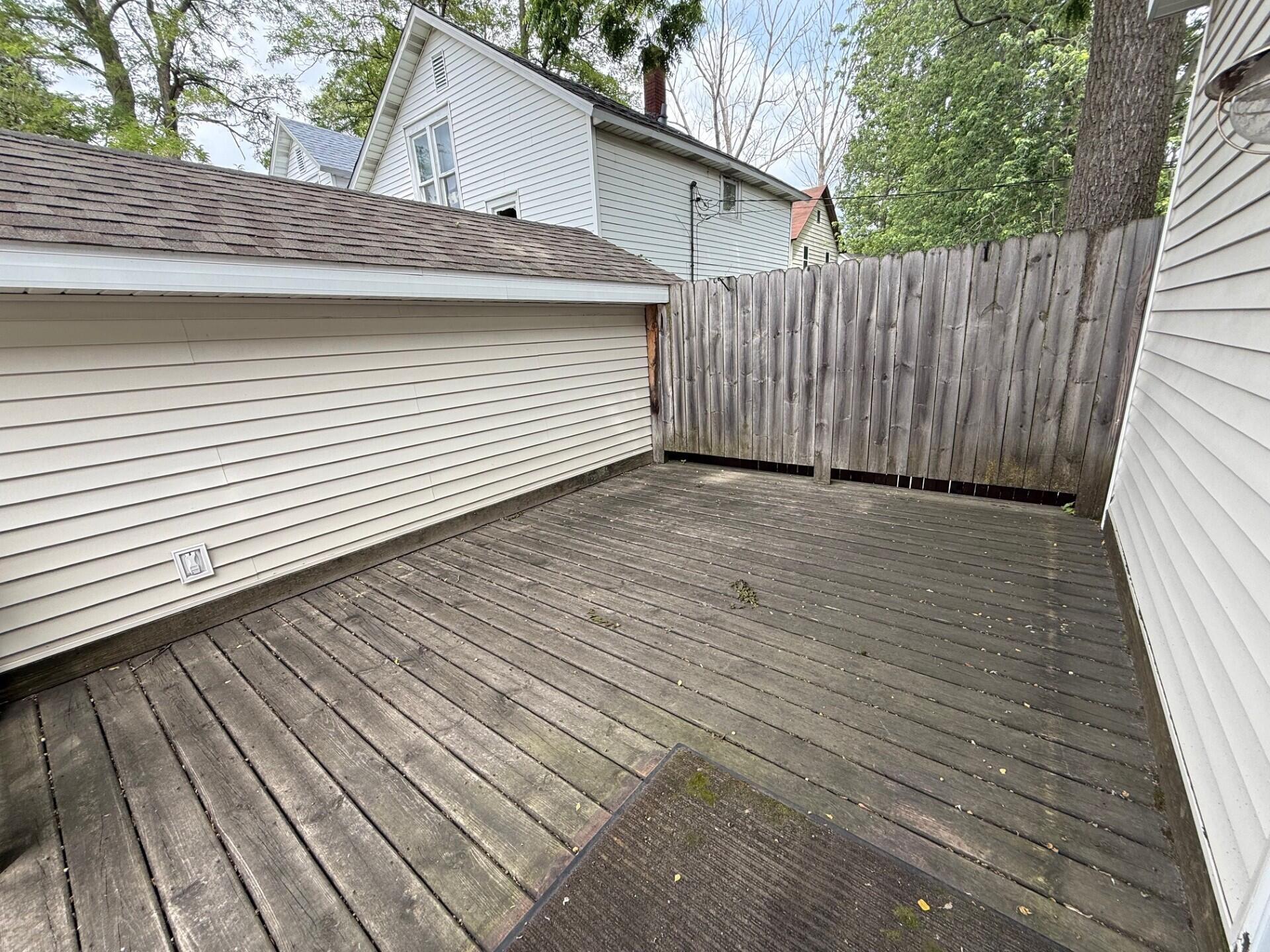603 South George Street Ludington, MI 49431 - Photo 20 of 23 Deck