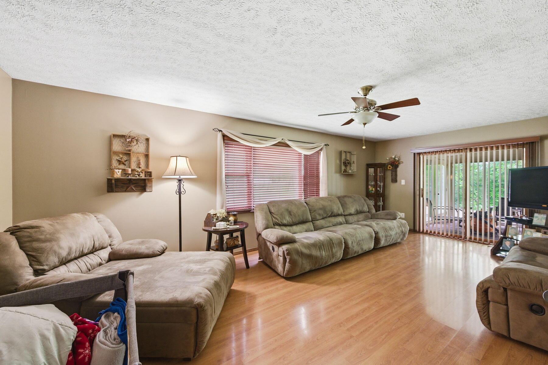 1691 Dyer Road Grove City, OH 43123 - Photo 33 of 108 living room