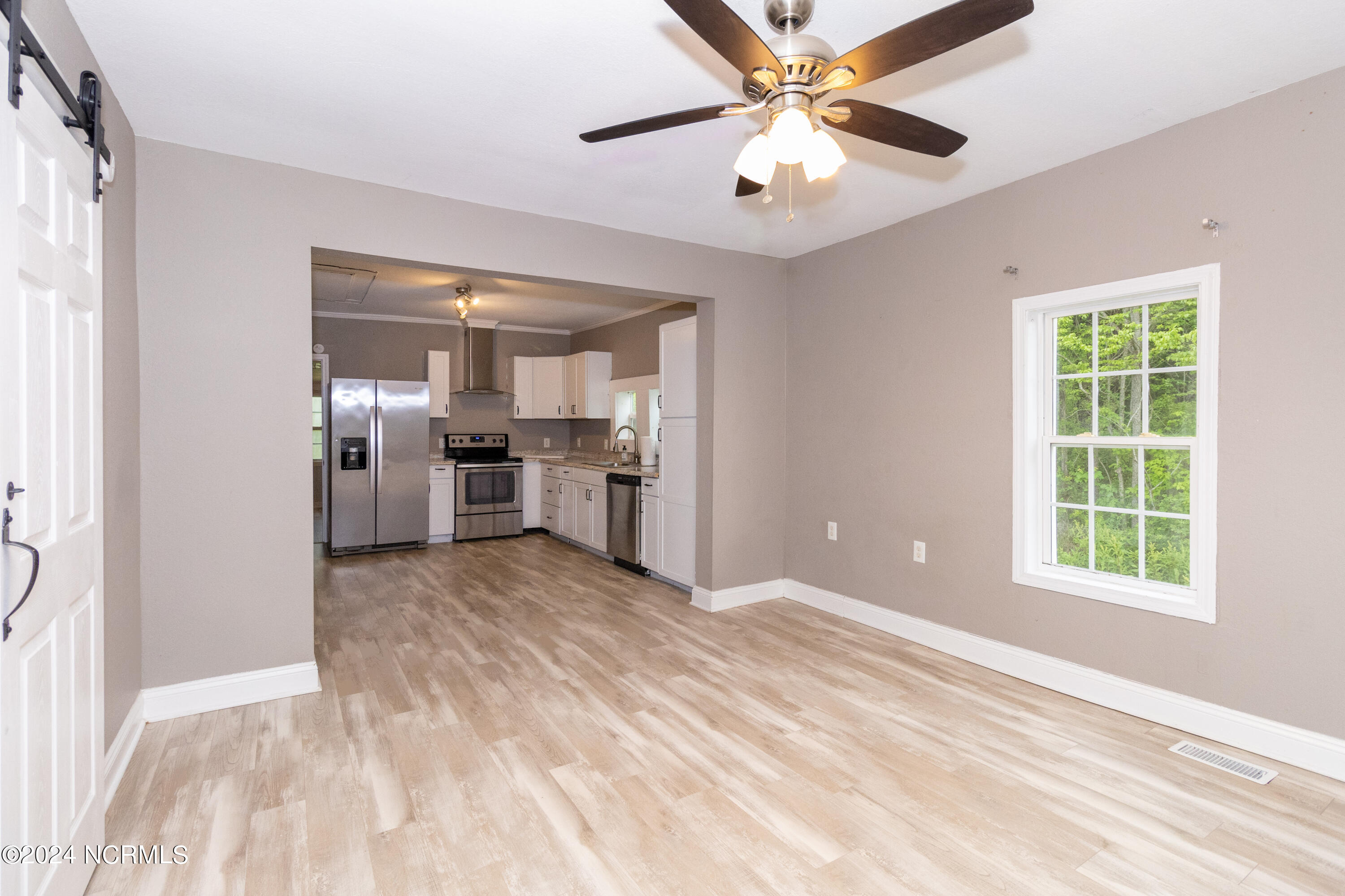 107 Holly Grove Road, Unit B Edenton, NC 27932 - Photo 4 of 21 Living Room