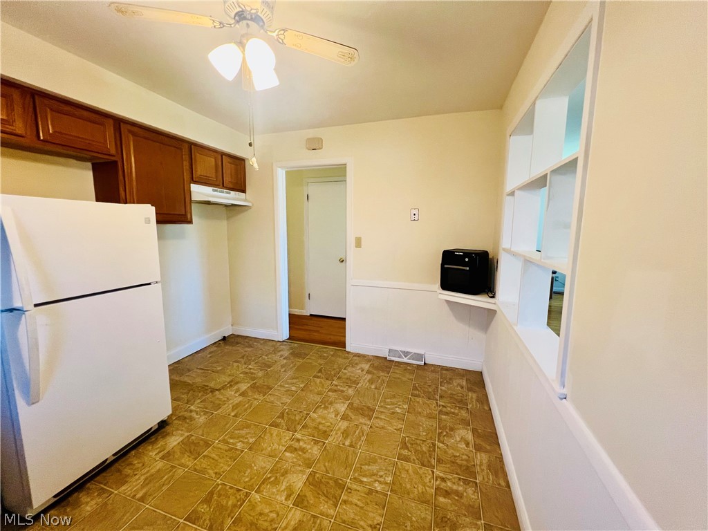 1094 Homestead Road Cleveland, OH 44121 - Photo 18 of 36