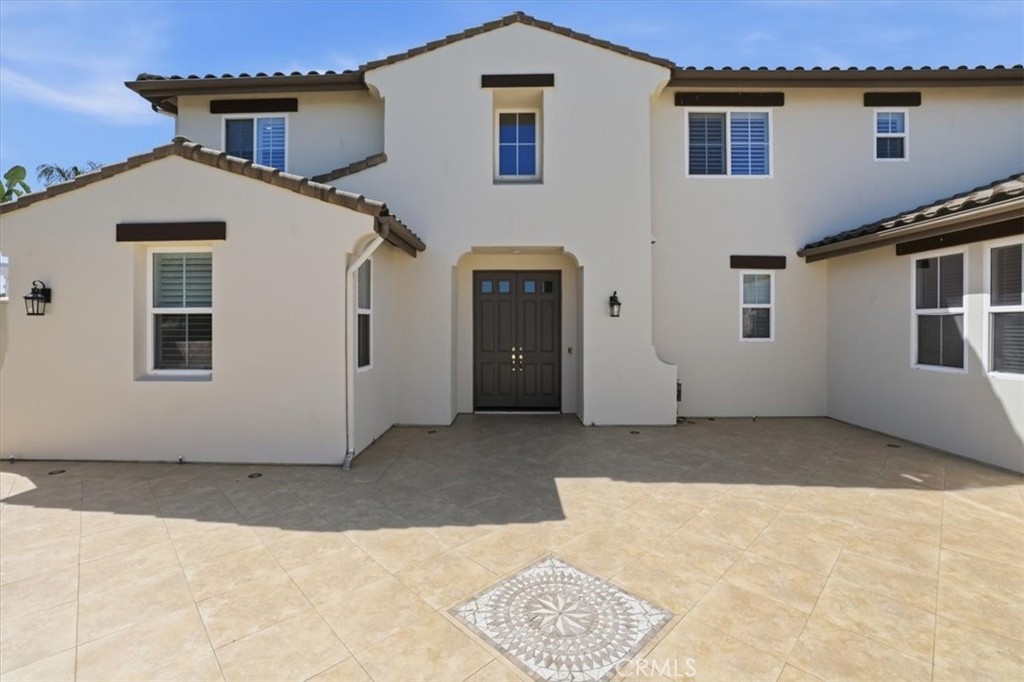 16795 Eagle Peak Road Riverside, CA 92504 - Photo 10 of 74 Courtyard Smooth Stucco Finish