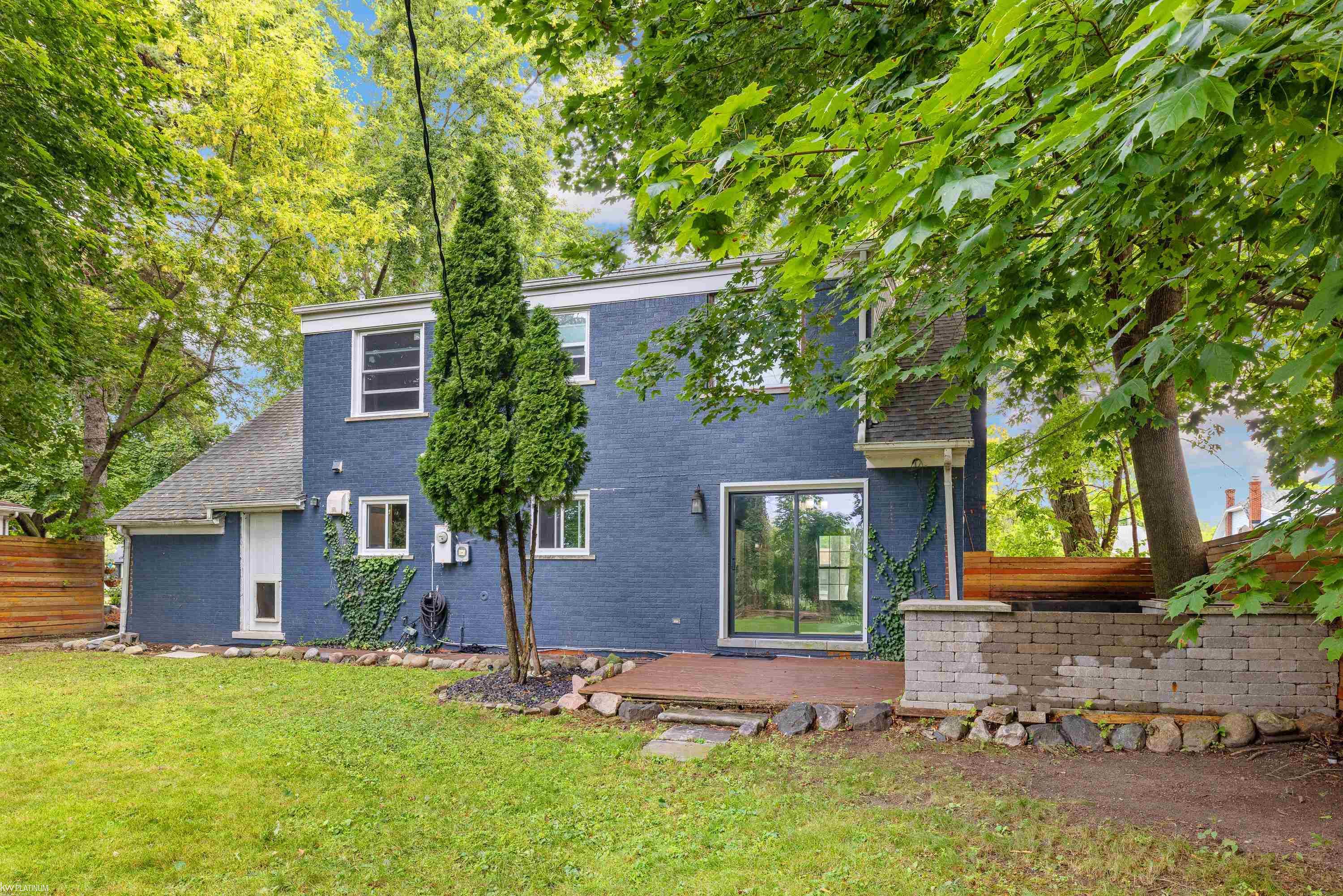 104 Riverside Drive Mount Clemens, MI 48043 - Photo 34 of 47 50187978-5f6edff4-46b1-4e2b-bcce-1f6293e6643f.JPG