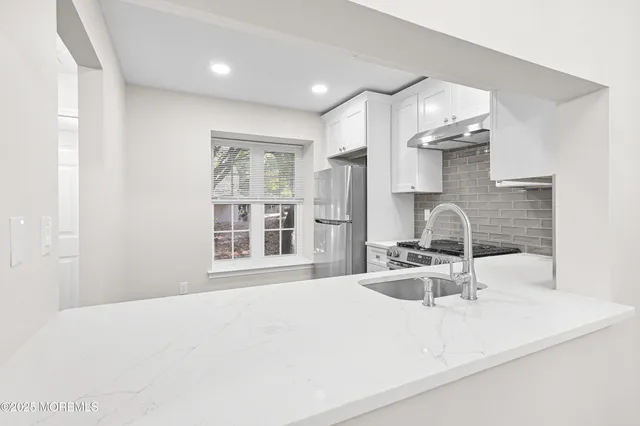 $379,000 | 1301 Commons East Brunswick Nj 08816, Unit 1, East Brunswick, NJ 08816