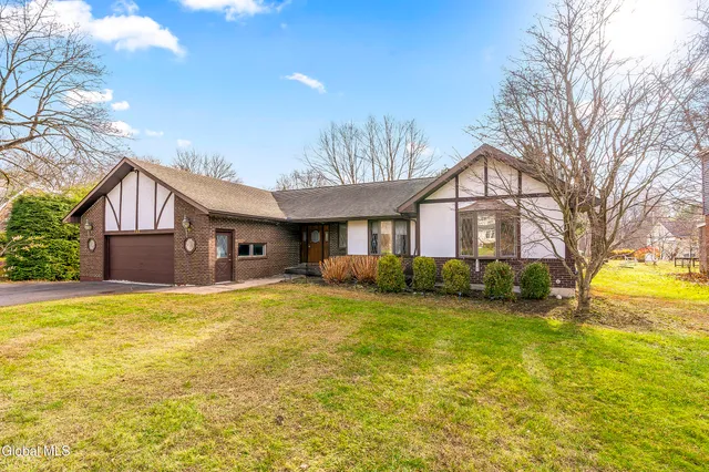 $399,000 | 722 Feura Bush Road, Bethlehem, NY 12054