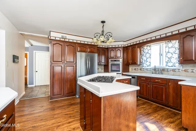 $399,000 | 722 Feura Bush Road, Bethlehem, NY 12054