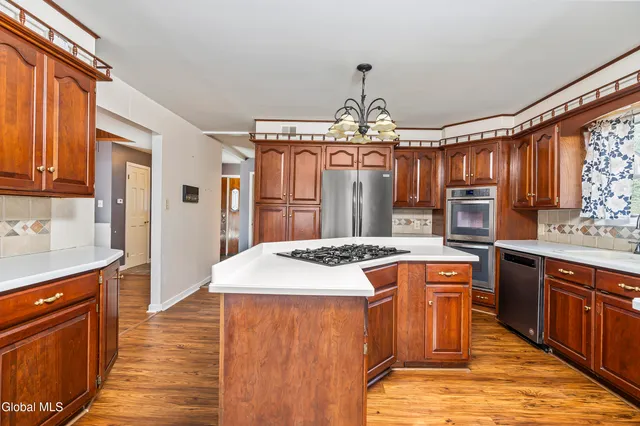 $399,000 | 722 Feura Bush Road, Bethlehem, NY 12054