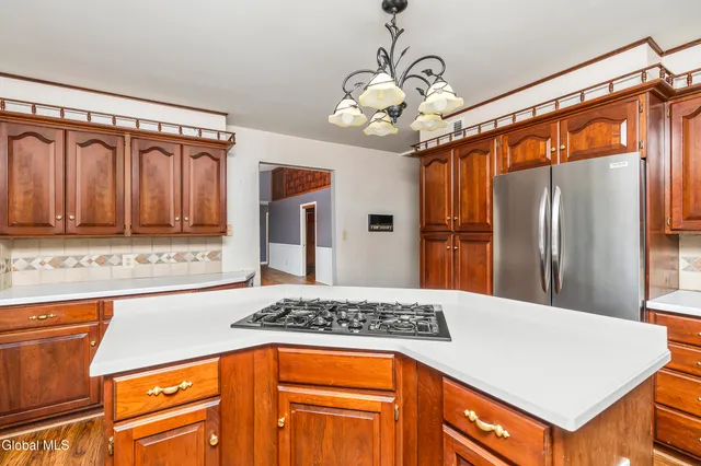 $399,000 | 722 Feura Bush Road, Bethlehem, NY 12054