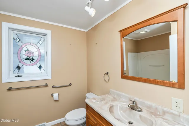 $399,000 | 722 Feura Bush Road, Bethlehem, NY 12054